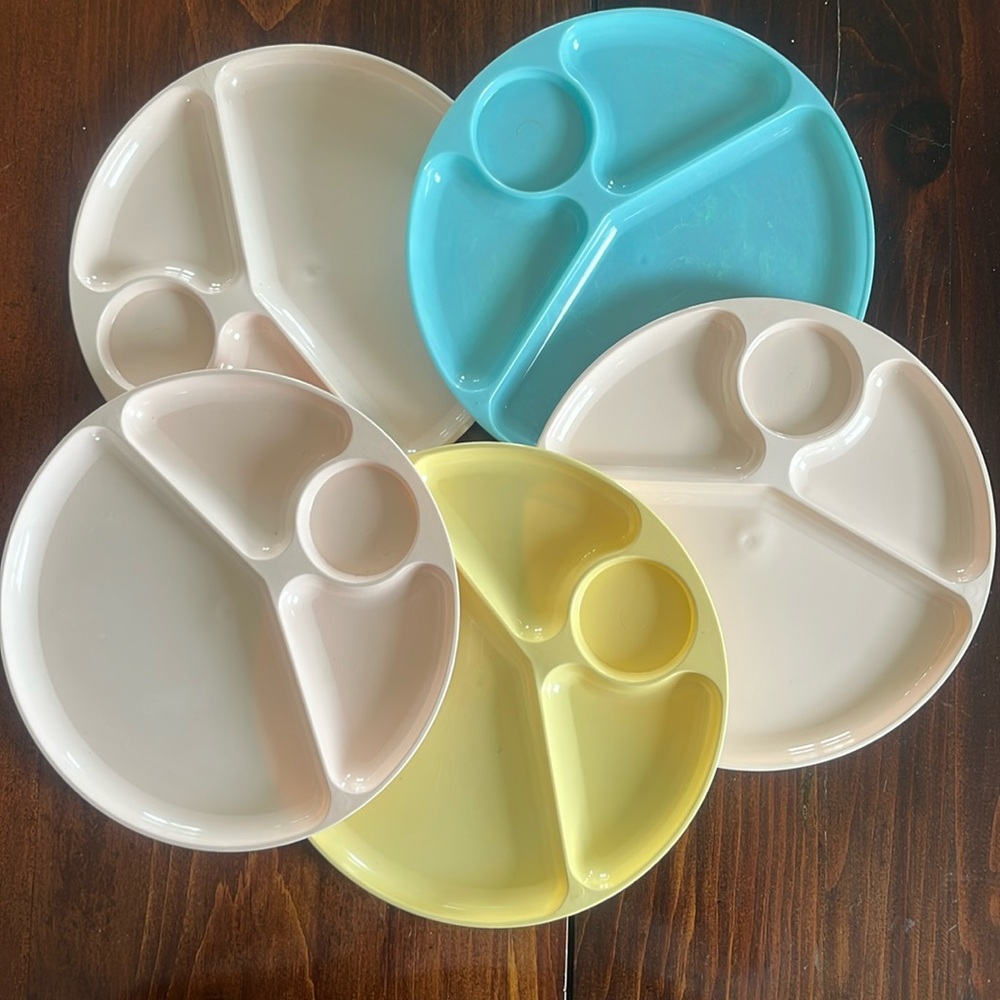 Vintage 1950’s Plastic Picnic Ware-5 4-Section Divided Plates